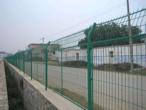 公（gōng）路護欄（lán）網