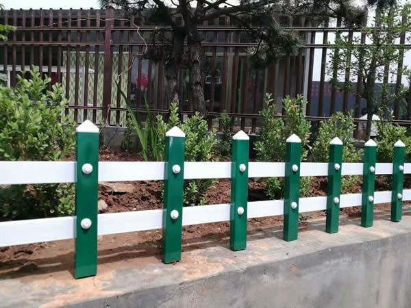 草坪（píng）護欄