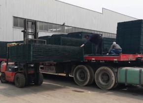 發往新（xīn）疆伊犁的框架公路護欄網